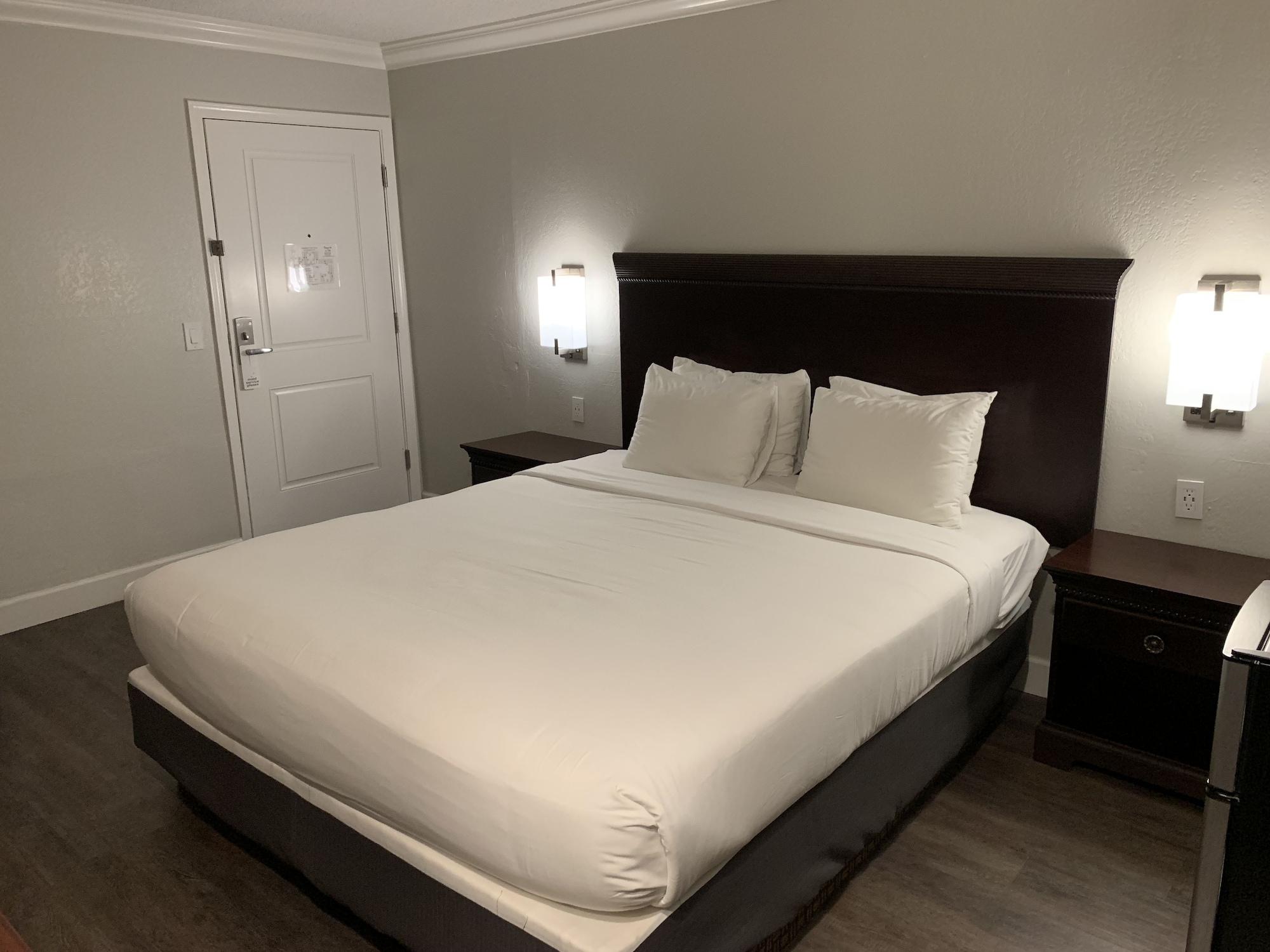 Stargazer Inn And Suites Монтерей Экстерьер фото