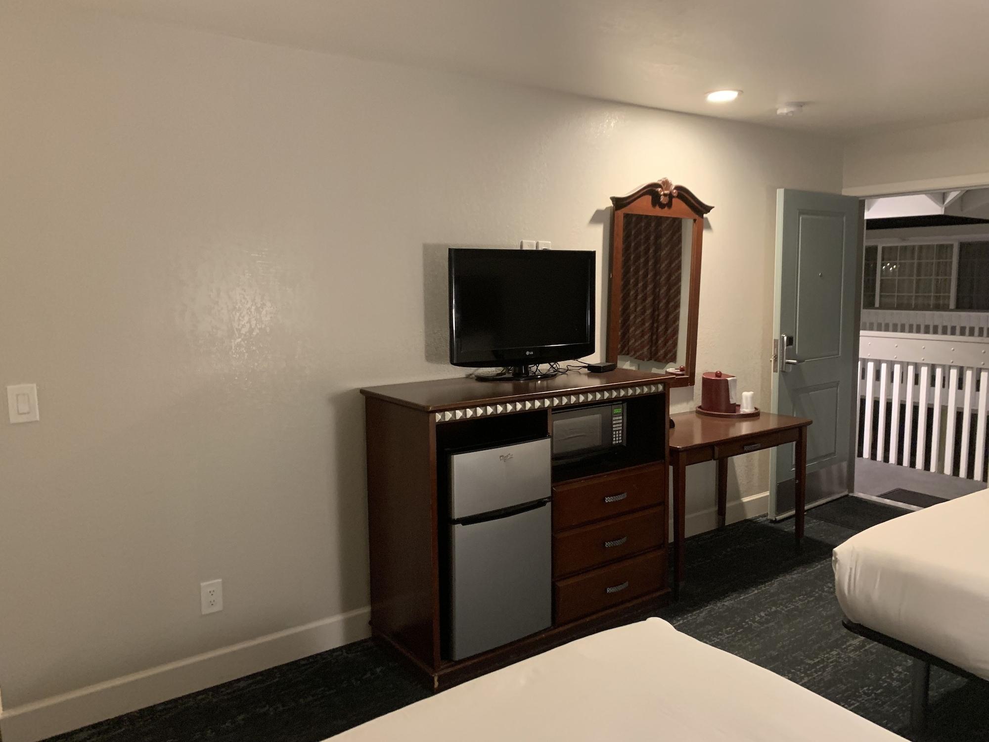 Stargazer Inn And Suites Монтерей Экстерьер фото