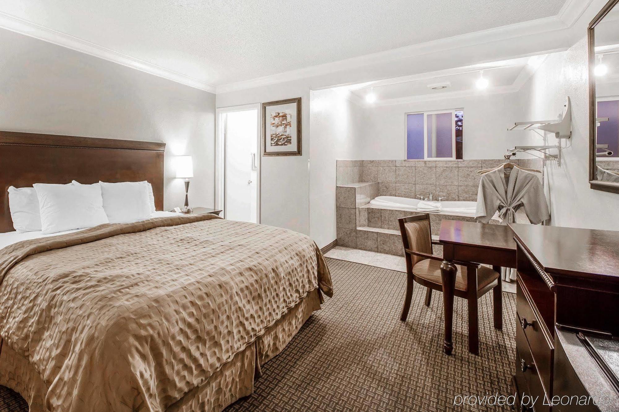 Stargazer Inn And Suites Монтерей Экстерьер фото