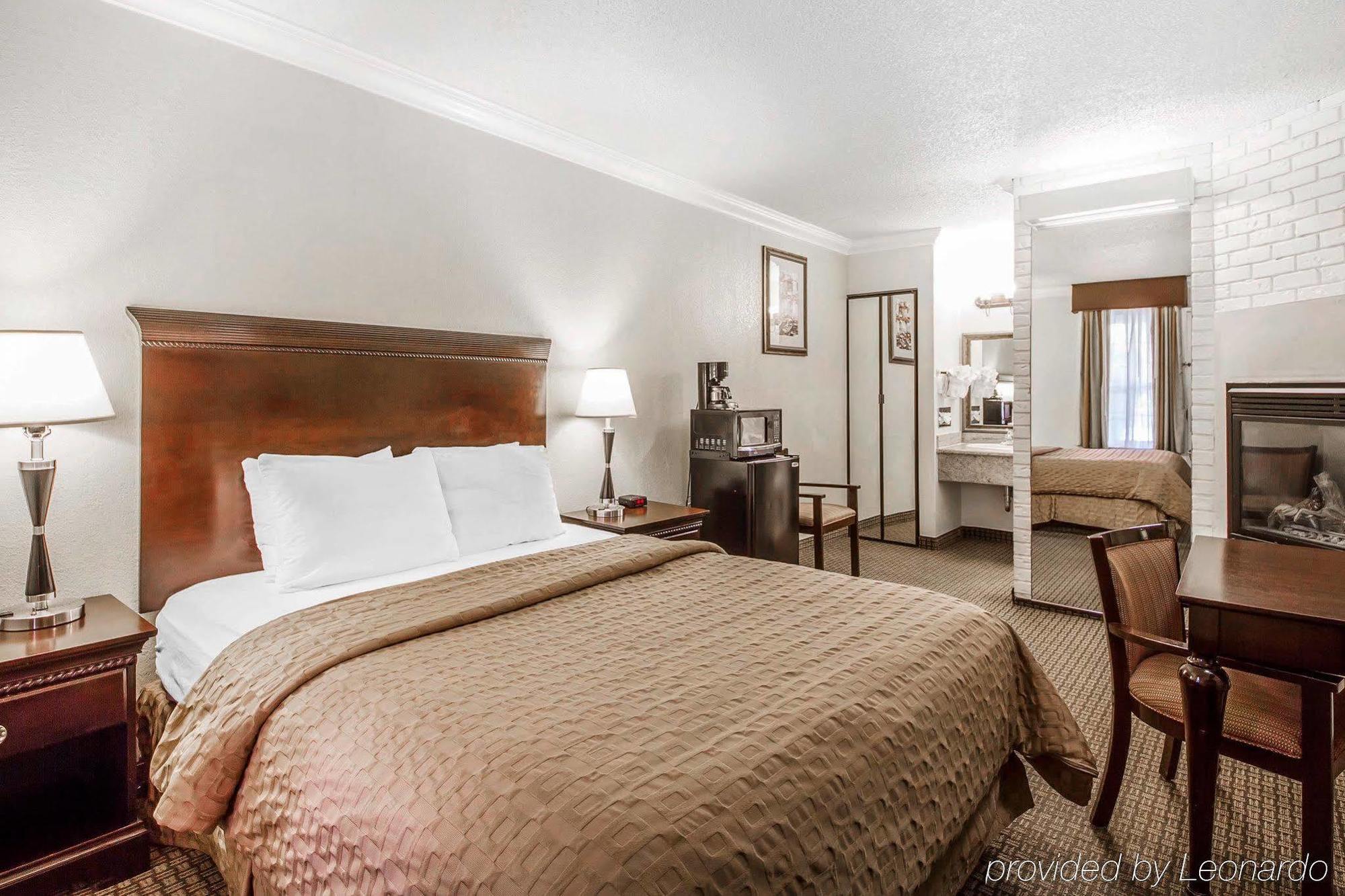 Stargazer Inn And Suites Монтерей Экстерьер фото